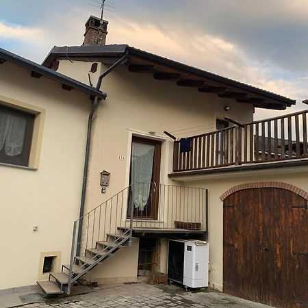 La Casa Di Nonna Pina Villa Roccasparvera Bagian luar foto